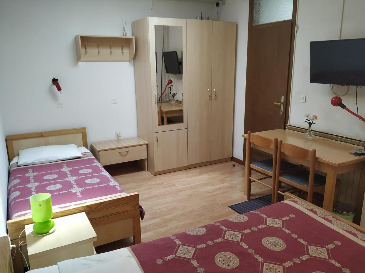 Accomodation Pertout โนวาโกริคา ภายนอก รูปภาพ