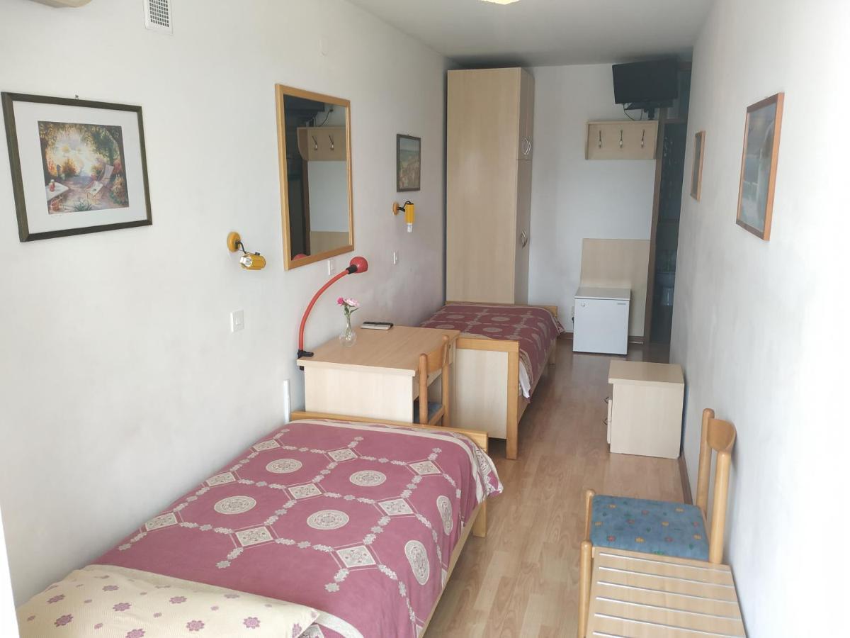 Accomodation Pertout โนวาโกริคา ภายนอก รูปภาพ